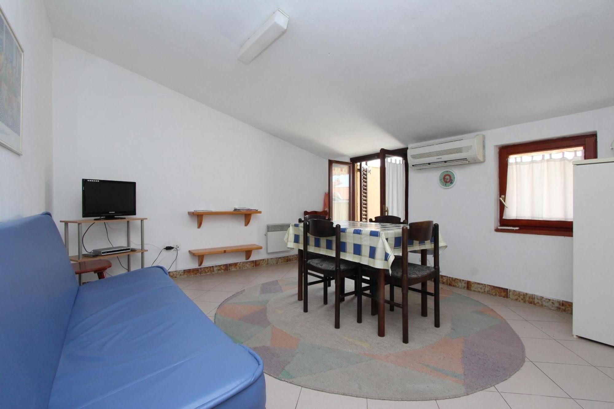 Lora Mit Kleiner Terrasse Apartman *